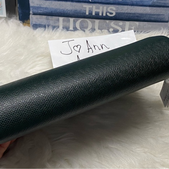 💕💕💕SOLD💕💕💕
🤩🤩🤩ORSAY TAUGA GREEN CLUTCH🤩🤩🤩 - Picture 11 of 16